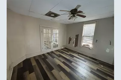 822 N Robinson Street, Cleburne, TX 76031 - Photo 8