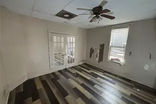 822 N Robinson St, Cleburne, TX 76031 - Photo 8