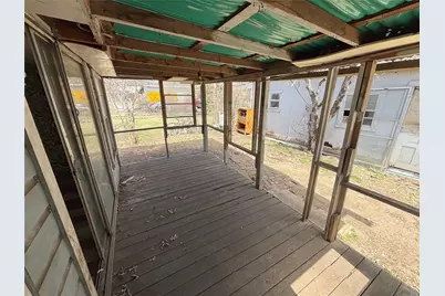 822 N Robinson Street, Cleburne, TX 76031 - Photo 18