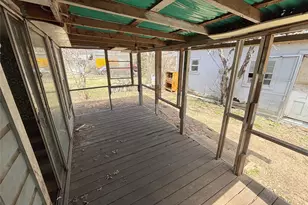 822 N Robinson St, Cleburne, TX 76031 - Photo 18