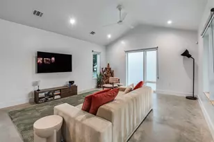 1021 Nomas St, Dallas, TX 75212 - Photo 4