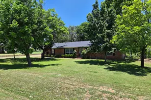 208 Yucca Dr, Weatherford, TX 76087 - Photo 4