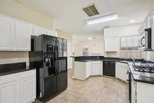 9354 Riverwalk Ln, Irving, TX 75063 - Photo 12