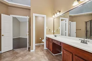 9354 Riverwalk Ln, Irving, TX 75063 - Photo 30