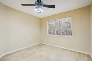 9354 Riverwalk Ln, Irving, TX 75063 - Photo 18