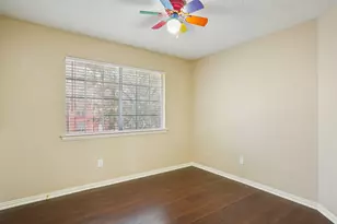 9354 Riverwalk Ln, Irving, TX 75063 - Photo 18