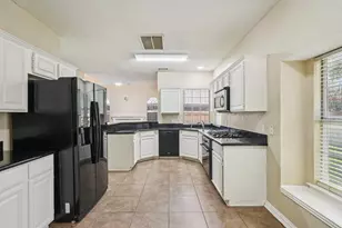 9354 Riverwalk Ln, Irving, TX 75063 - Photo 10