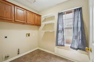 9354 Riverwalk Ln, Irving, TX 75063 - Photo 16