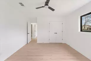 617 Parkvale Ln, Grand Prairie, TX 75052 - Photo 8