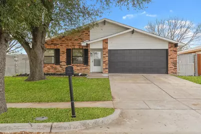 617 Parkvale Lane, Grand Prairie, TX 75052 - Photo 1