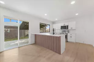 617 Parkvale Ln, Grand Prairie, TX 75052 - Photo 4