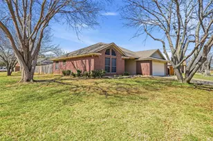 1154 Miles Ave, Burleson, TX 76028 - Photo 2