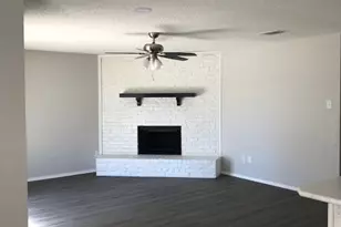 437 Meadow St, Saginaw, TX 76179 - Photo 2