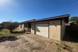 808 Flamingo Rd, Granbury, TX 76049 - Photo 2