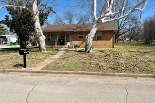 301 Sherman St, Nocona, TX 76255 - Photo 1