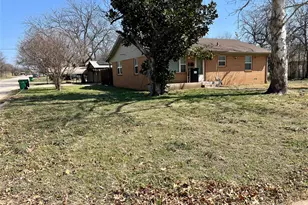 301 Sherman St, Nocona, TX 76255 - Photo 4