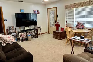 301 Sherman St, Nocona, TX 76255 - Photo 10