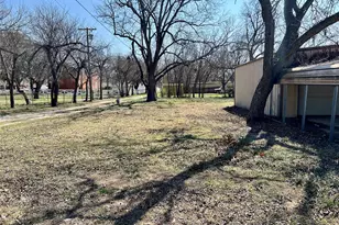 301 Sherman St, Nocona, TX 76255 - Photo 6