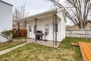 701 Market St E, Honey Grove, TX 75446 - Photo 32