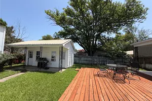 701 Market St E, Honey Grove, TX 75446 - Photo 34