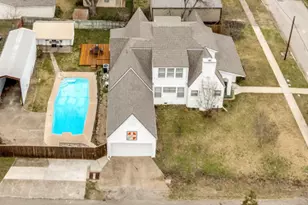 701 Market St E, Honey Grove, TX 75446 - Photo 1