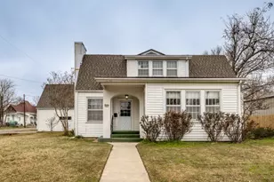 701 Market St E, Honey Grove, TX 75446 - Photo 8