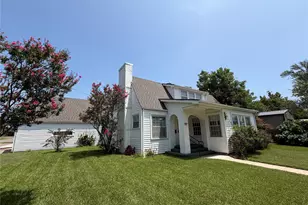 701 Market St E, Honey Grove, TX 75446 - Photo 1