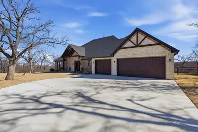 208 Shady Oaks Drive, Runaway Bay, TX 76426 - Photo 2