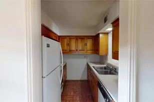 902 S Weatherred Dr, Richardson, TX 75080 - Photo 2