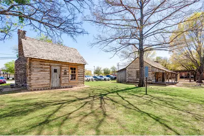 843 E Wall Street, Grapevine, TX 76051 - Photo 10