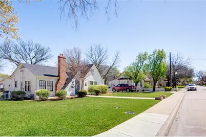 843 E Wall Street, Grapevine, TX 76051 - Photo 2