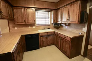 1812 E Bankhead Dr, Weatherford, TX 76086 - Photo 6