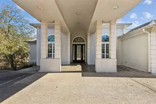 2109 Cooks Ln, Fort Worth, TX 76120 - Photo 2