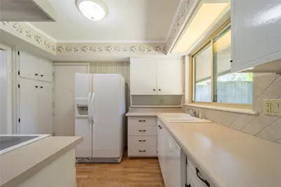 1217 Doncaster Street, Irving, TX 75062 - Photo 10