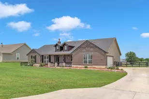 1013 Northern Oaks Ct, Springtown, TX 76082 - Photo 2