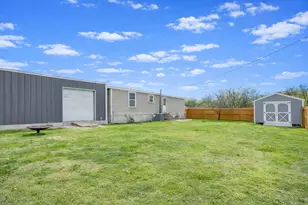 202 S Ave C, Blum, TX 76627 - Photo 4