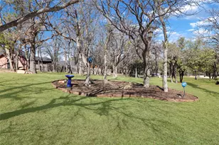 8701 Oakland Ct, Granbury, TX 76049 - Photo 30