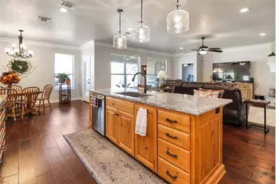 8701 Oakland Court, Granbury, TX 76049 - Photo 10