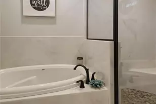 8701 Oakland Ct, Granbury, TX 76049 - Photo 20