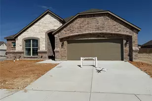 701 Broken Bow Ln, Cleburne, TX 76033 - Photo 2
