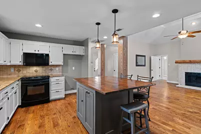 5322 Stonewood Court, Arlington, TX 76017 - Photo 2