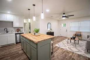 551 E Burks St, Pilot Point, TX 76258 - Photo 12