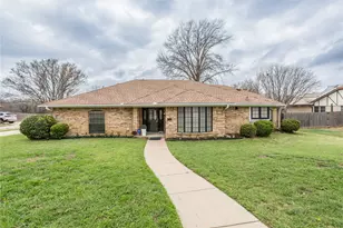 3102 Avon Dr, Arlington, TX 76015 - Photo 2