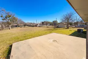 305 Sierra Vista Dr, Chico, TX 76431 - Photo 18