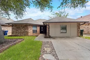 2203 Placid Dr, Carrollton, TX 75007 - Photo 2
