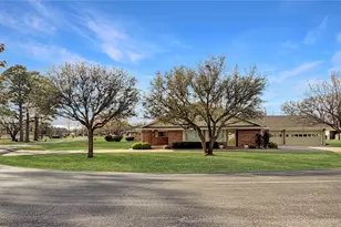 742 Kiowa Dr W, Gainesville, TX 76240 - Photo 4