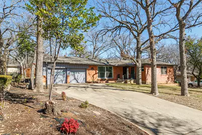 604 Oakwood Avenue, Hurst, TX 76053 - Photo 2