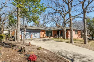 604 Oakwood Ave, Hurst, TX 76053 - Photo 1