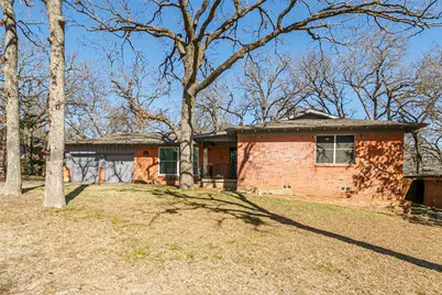 604 Oakwood Avenue, Hurst, TX 76053 - Photo 2