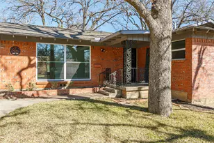 604 Oakwood Ave, Hurst, TX 76053 - Photo 4